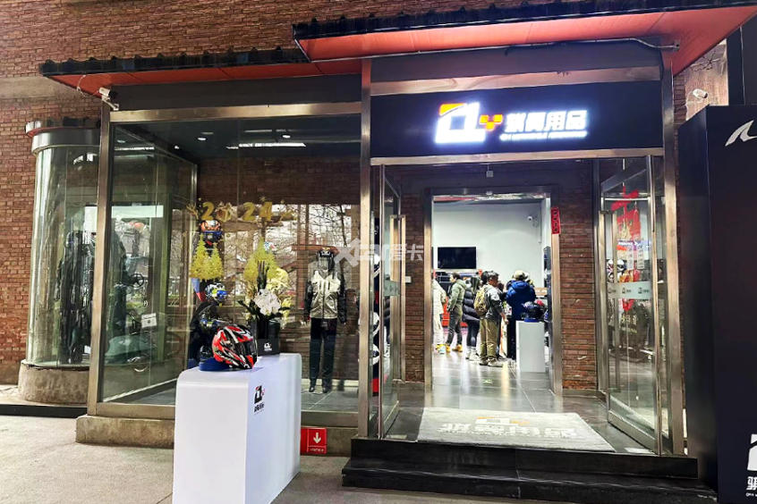 BOB半岛骐翼用品发布2024款SHARK头盔 998元起