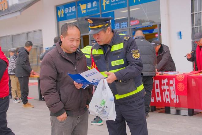 BOB半岛·(中国)官方网站风雨护航者 初心守归途(图3)