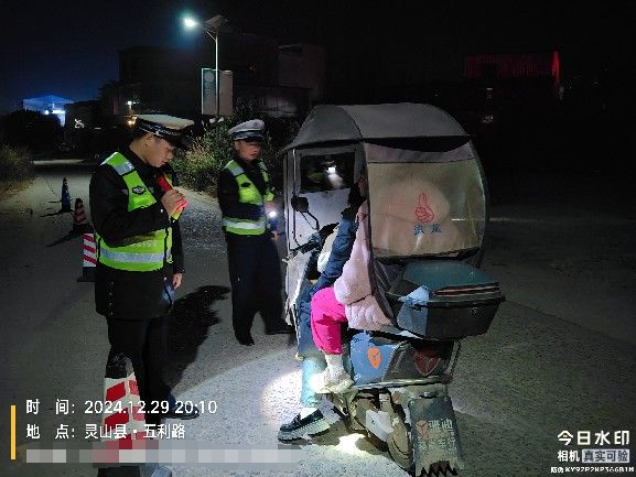 BOB半岛把好岁末年初“安全关”！多部门携手共筑交通安全新防线 交通综合整治(图3)