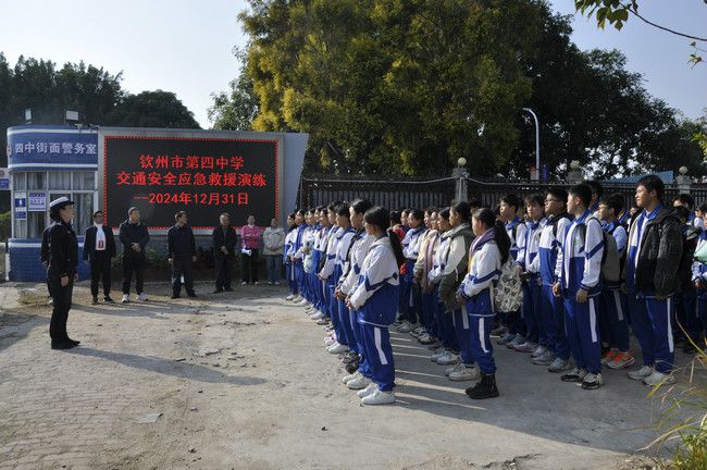 BOB半岛把好岁末年初“安全关”！多部门携手共筑交通安全新防线 交通综合整治(图5)
