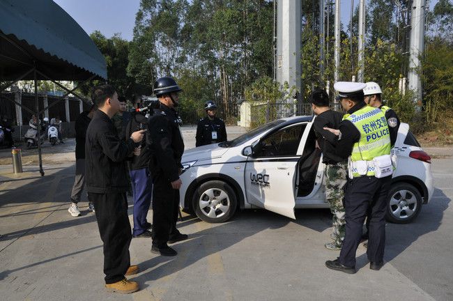 BOB半岛把好岁末年初“安全关”！多部门携手共筑交通安全新防线 交通综合整治(图6)